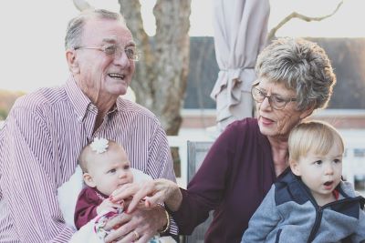 La importancia de las políticas públicas en materia de tercera edad: un enfoque multidisciplinar para su evaluación