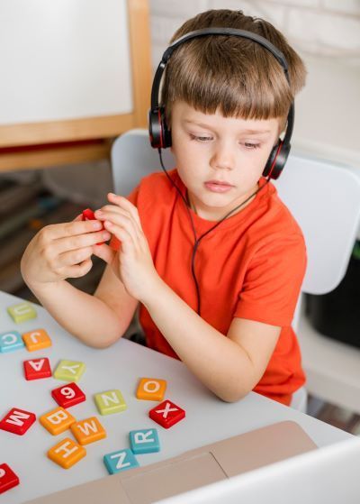 Estrategias efectivas para el manejo de niños con déficit de atención: Perspectivas psicológicas, sociológicas y&nbsp;educativas