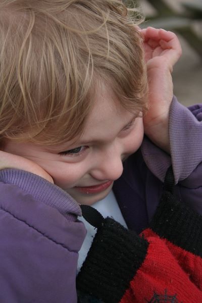Comprendiendo las Causas Psicológicas y Sociales de los Tics Nerviosos en Niños