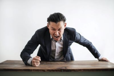 La lucha contra un mal jefe y un ambiente laboral tóxico: Encuentra la fuerza para trascender y marcar la&nbsp;diferencia