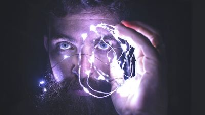 Salvaguardando nuestra humanidad frente al avance de la lógica digital y la importancia vital de regular la neuroprivacidad