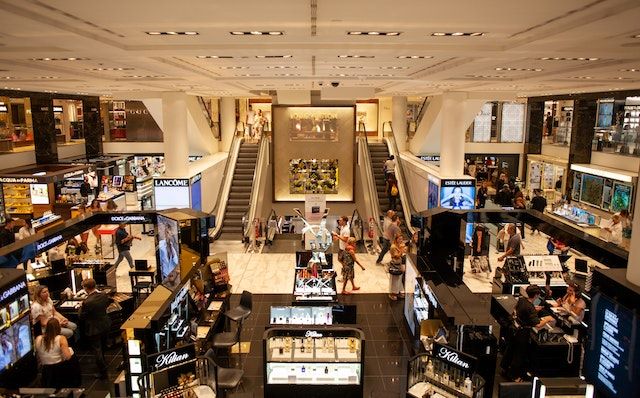 Transformación de centros comerciales y plazas de pueblos
