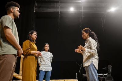 Improvisación Teatral: Fortaleciendo habilidades sociales en un mundo cambiante